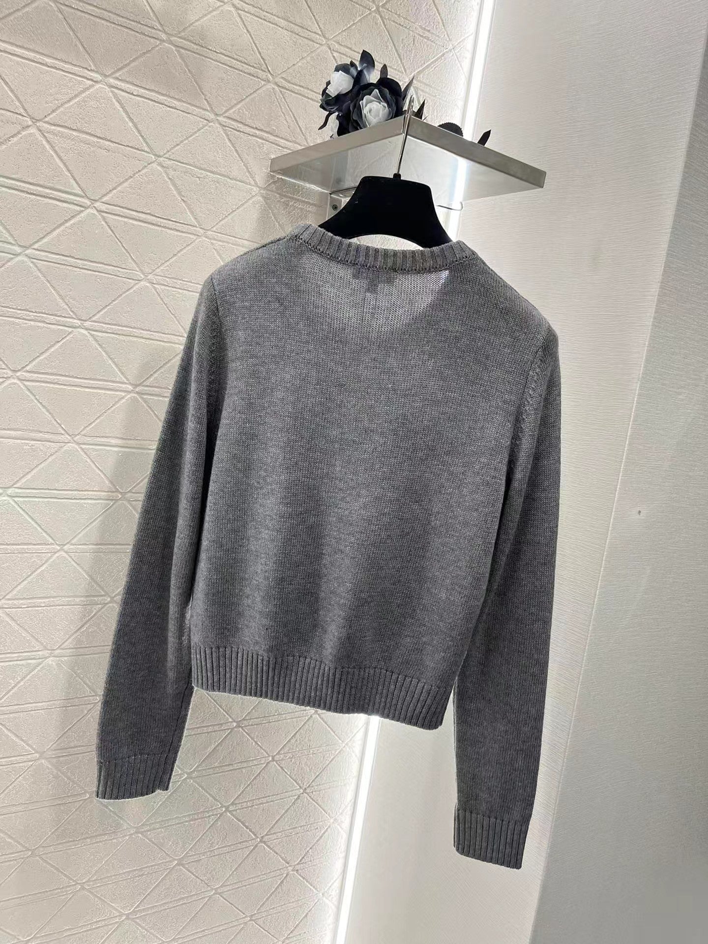 24 Autumn and Winter Knitted Round Neck Sweater