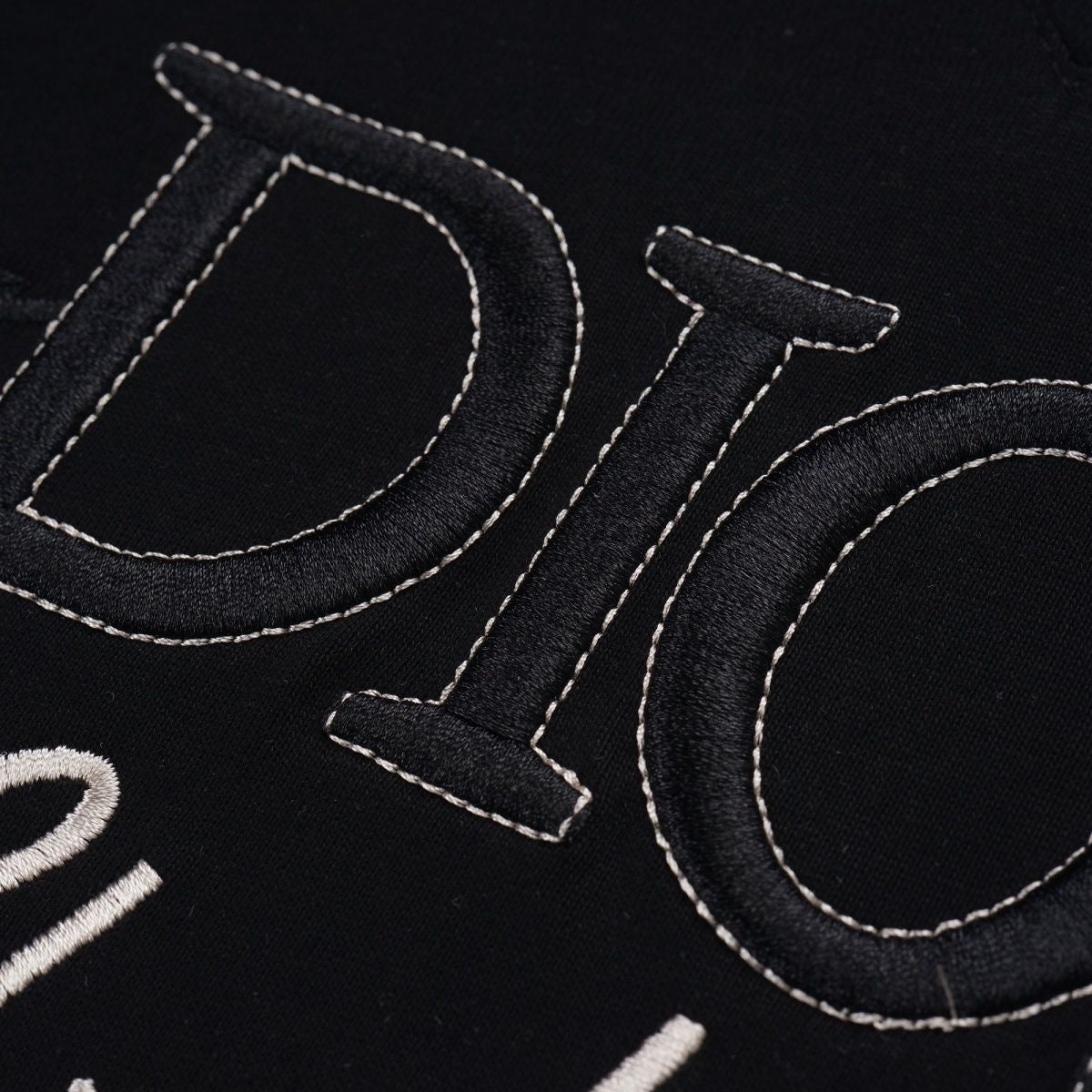 New letter embroidered pin T-shirt