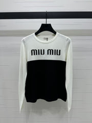 New knitted long sleeve top