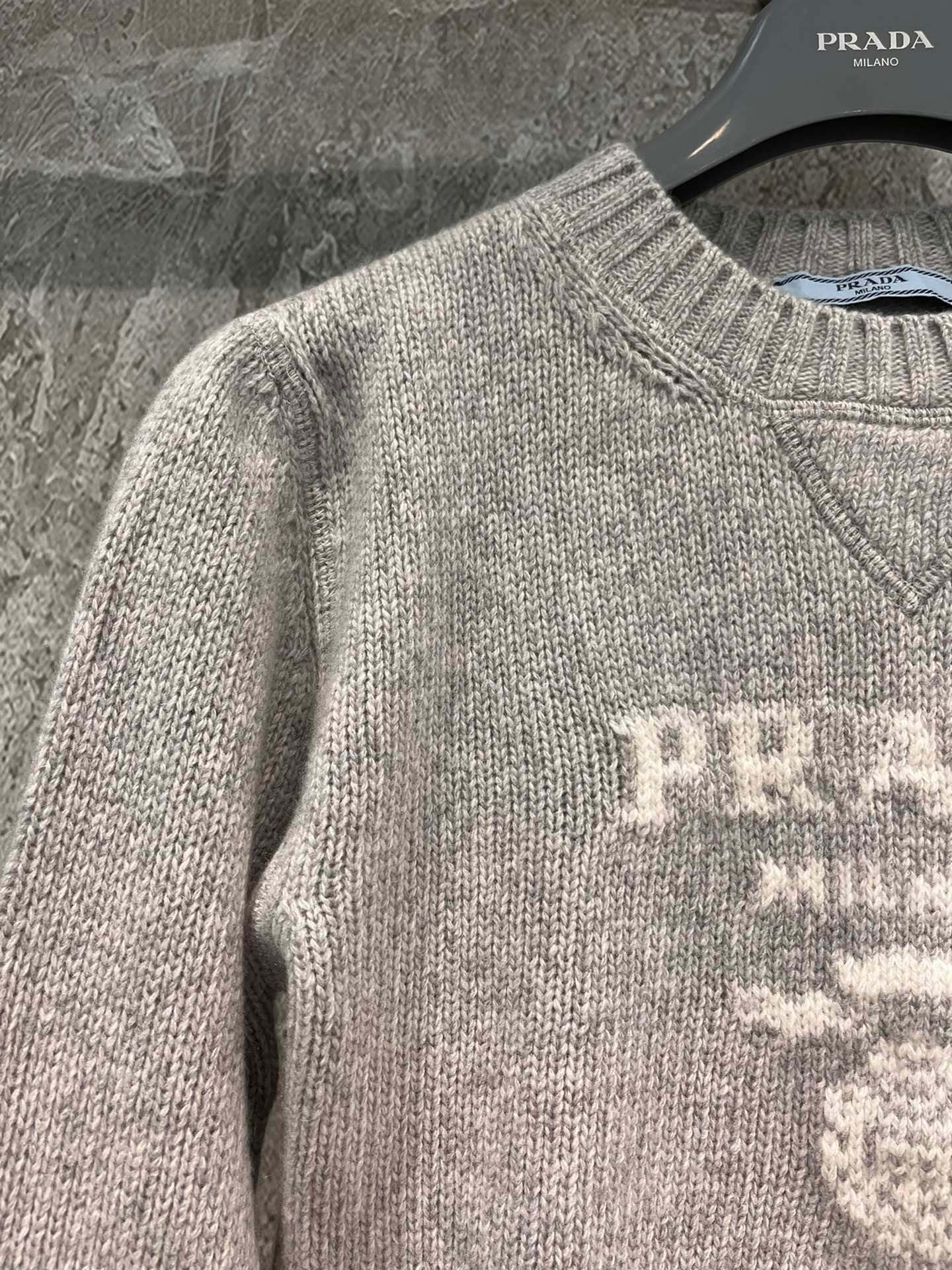 PD new letter knitted long sleeve