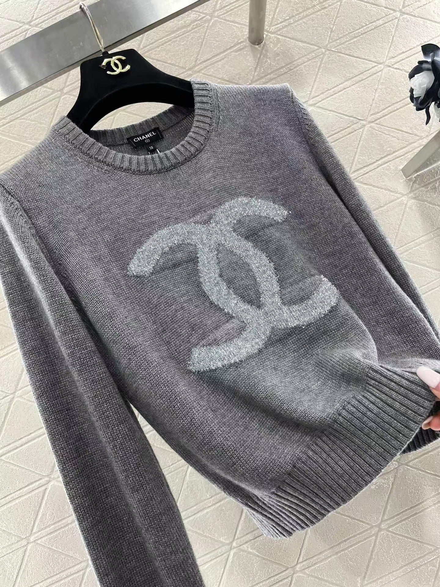 24 Autumn and Winter Knitted Round Neck Sweater