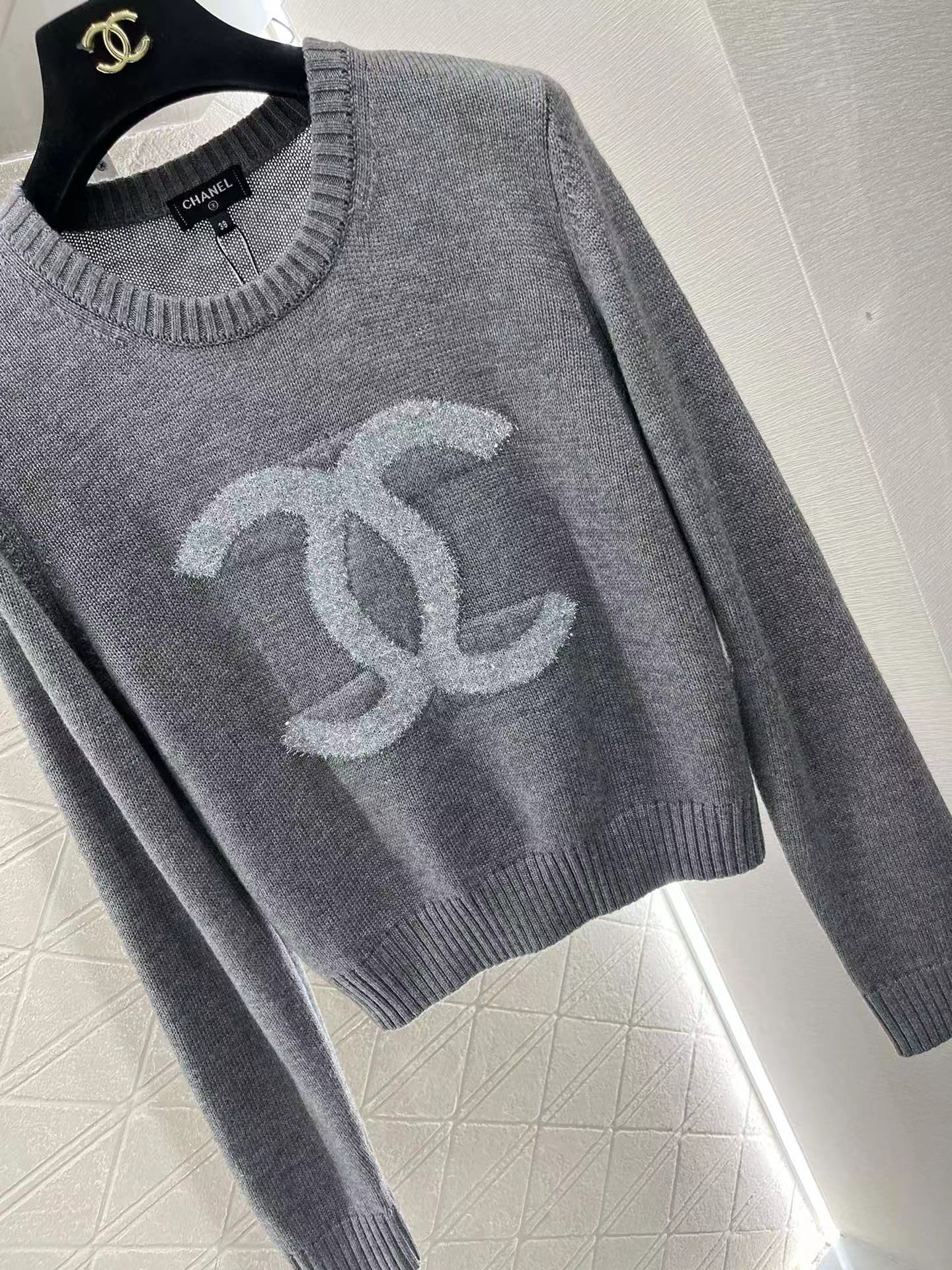 24 Autumn and Winter Knitted Round Neck Sweater